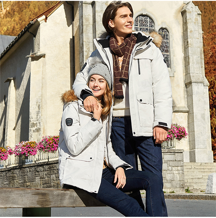 秋冬新款男女同款米白色连帽冲锋衣短款保暖羽绒服